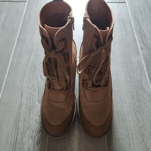 Universal Thread Glenda Tan Nylon Women's Lace-Up Boots